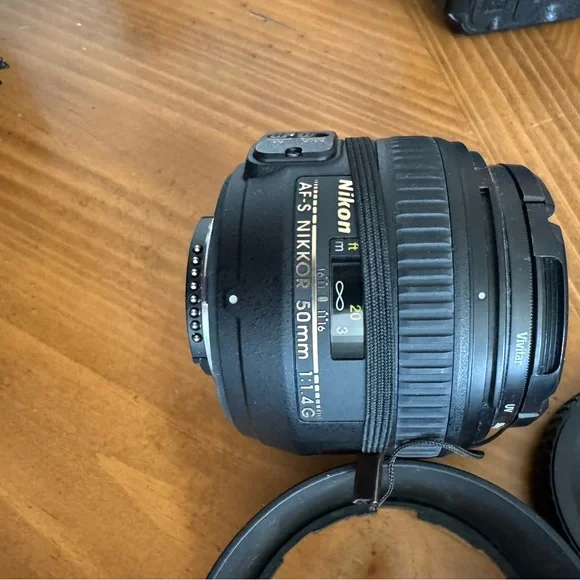 Selling Nikon D7000 and Nikkor 50mm lens